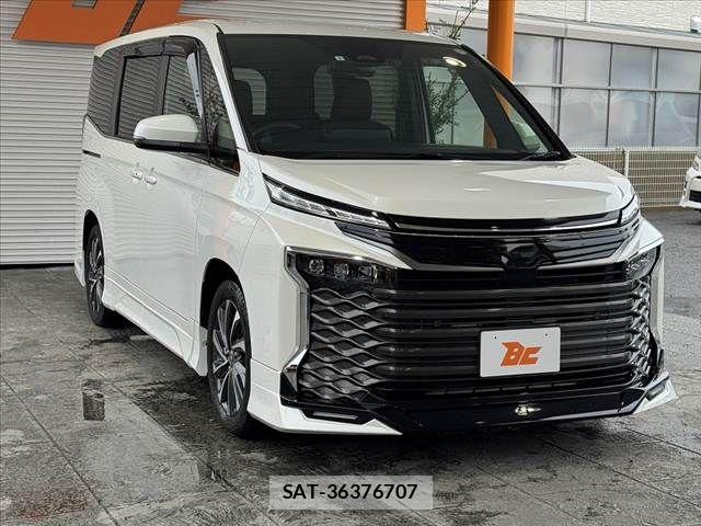 Toyota VOXY HYBRID 2023-06 7331132-8