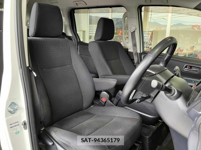 Toyota VOXY HYBRID 2014-03 7331154-17