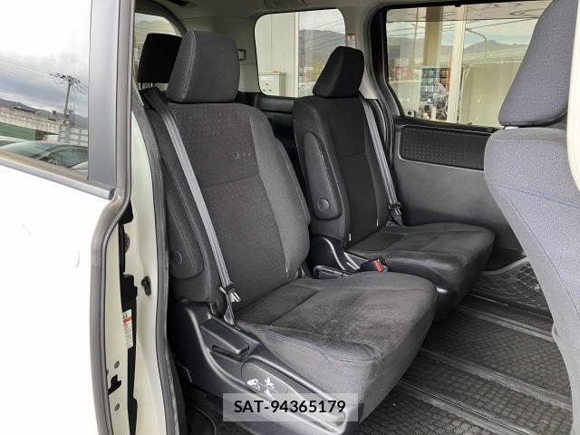 Toyota VOXY HYBRID 2014-03 7331154-18