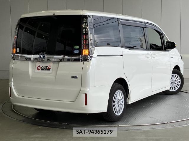 Toyota VOXY HYBRID 2014-03 7331154-1