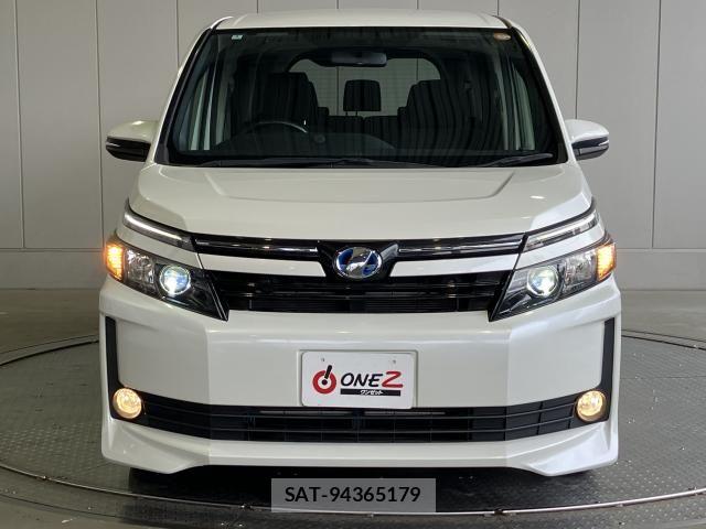 Toyota VOXY HYBRID 2014-03 7331154-25