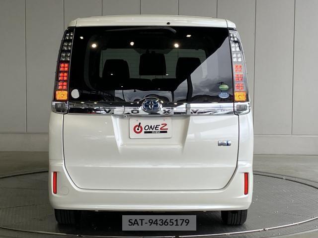 Toyota VOXY HYBRID 2014-03 7331154-28