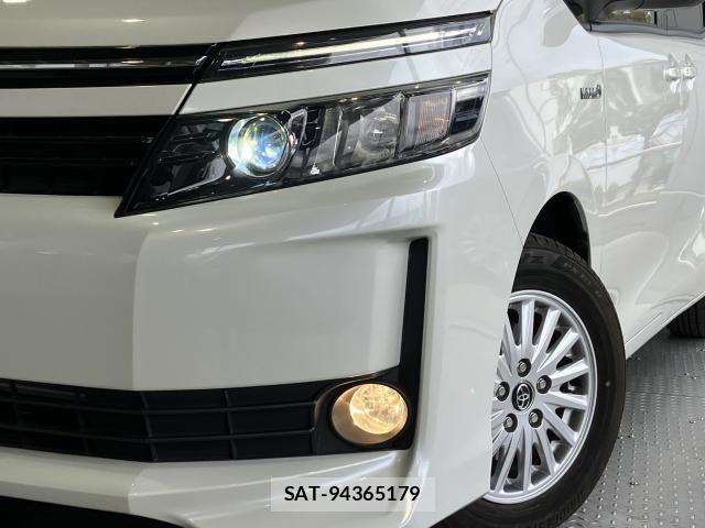 Toyota VOXY HYBRID 2014-03 7331154-3
