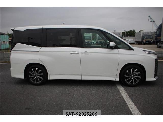 Toyota VOXY HYBRID 2025-05 7331144-10