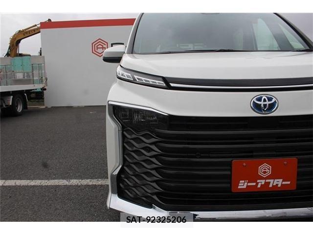 Toyota VOXY HYBRID 2025-05 7331144-13