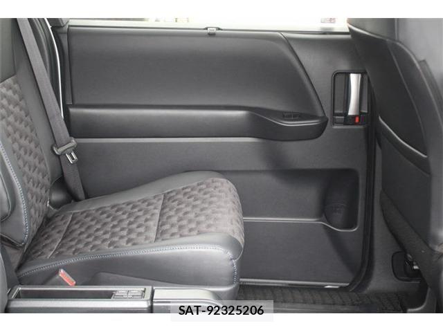 Toyota VOXY HYBRID 2025-05 7331144-18