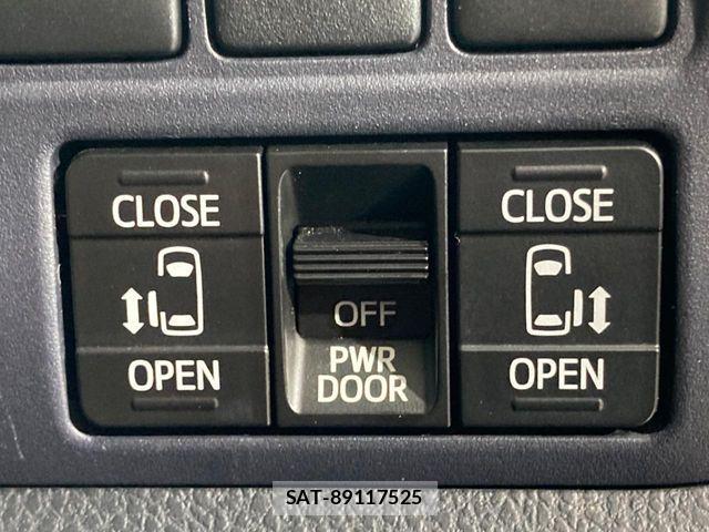 Toyota VOXY HYBRID 2014-06 7331155-5