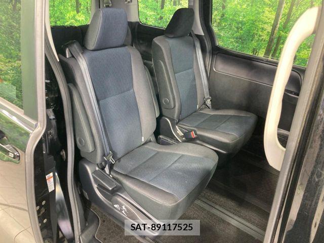 Toyota VOXY HYBRID 2014-06 7331155-7