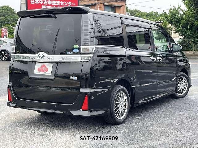 Toyota VOXY HYBRID 2019-05 7331150-2