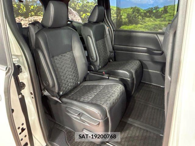 Toyota VOXY HYBRID 2025-06 7331124-8