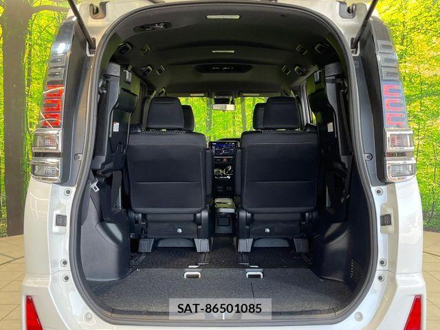 Toyota VOXY HYBRID 2017-07 7331152-10