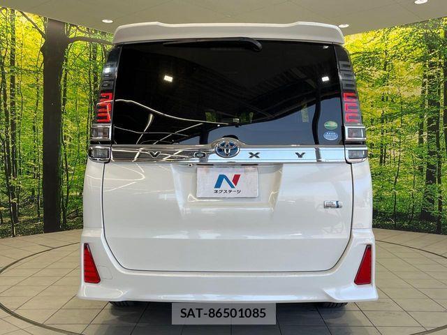 Toyota VOXY HYBRID 2017-07 7331152-15