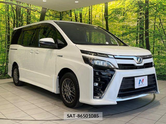 Toyota VOXY HYBRID 2017-07 7331152-16