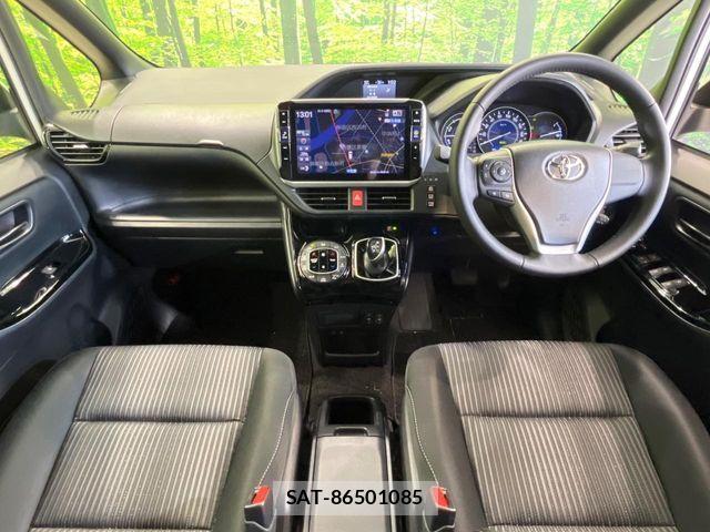 Toyota VOXY HYBRID 2017-07 7331152-1