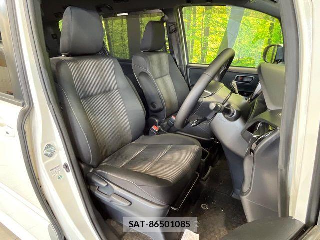 Toyota VOXY HYBRID 2017-07 7331152-7