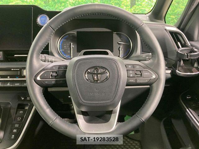 Toyota VOXY HYBRID 2022-09 7331126-11