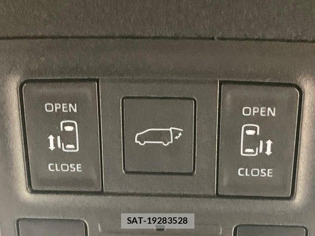 Toyota VOXY HYBRID 2022-09 7331126-5