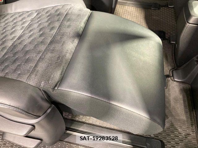 Toyota VOXY HYBRID 2022-09 7331126-8
