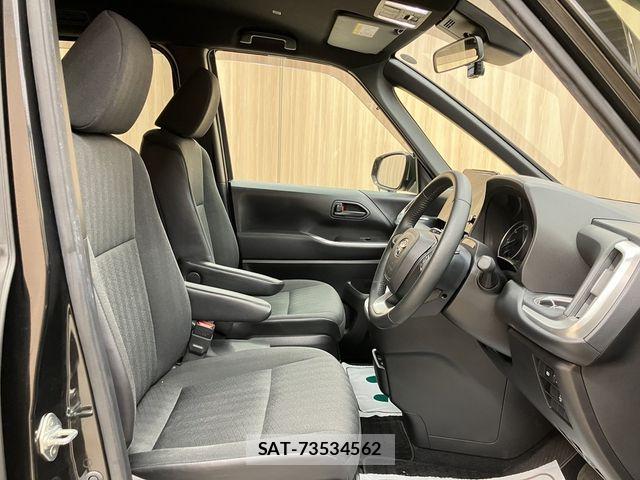 Toyota VOXY HYBRID 2023-02 7331149-18