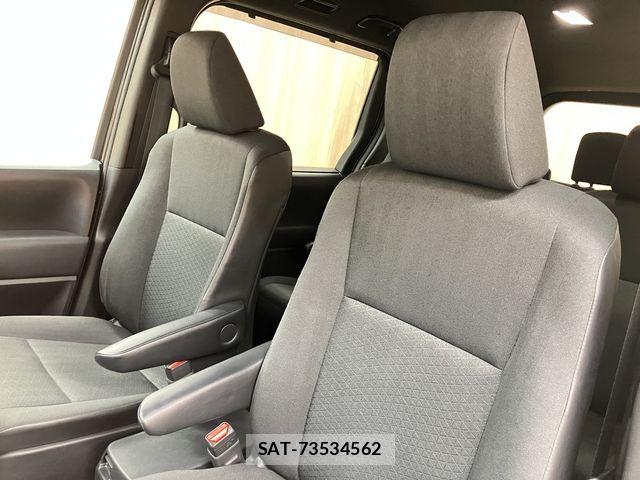 Toyota VOXY HYBRID 2023-02 7331149-19