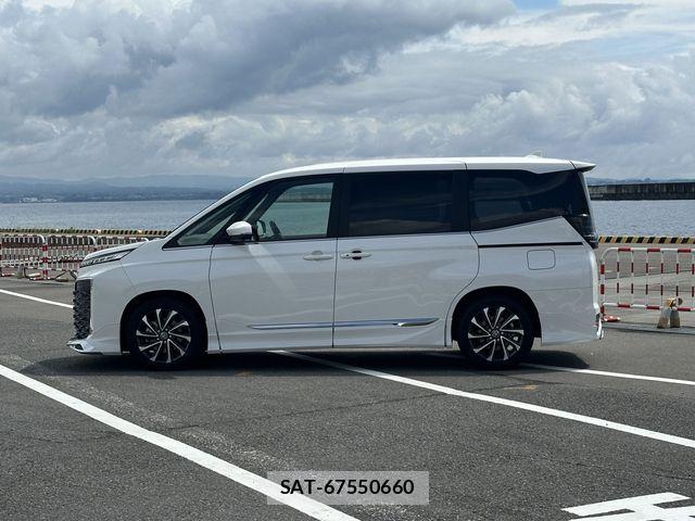 Toyota VOXY HYBRID 2025-09 7331125-26