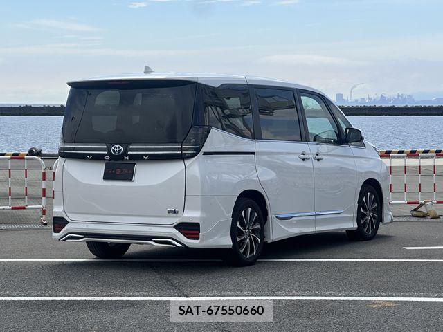 Toyota VOXY HYBRID 2025-09 7331125-2