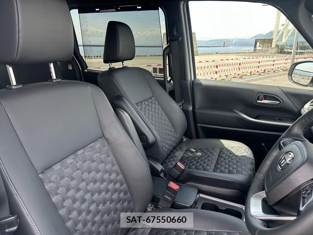Toyota VOXY HYBRID 2025-09 7331125-7