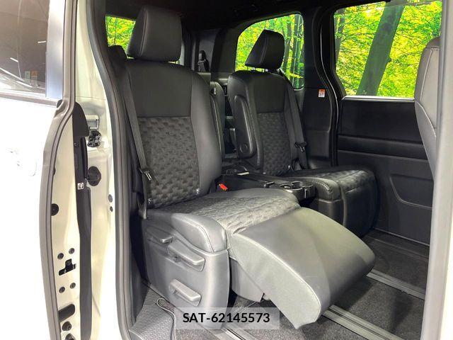 Toyota VOXY HYBRID 2023-03 7331129-8