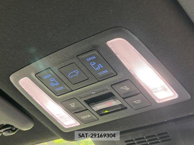 Toyota VOXY HYBRID 2025-02 7331130-2