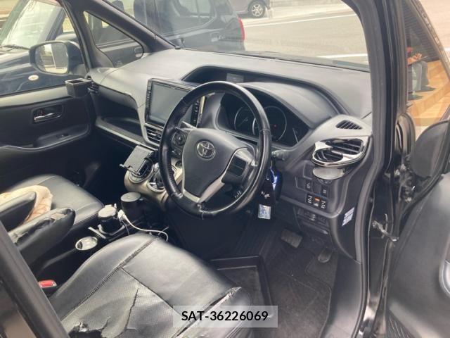 Toyota VOXY HYBRID 2015-06 7331160-9
