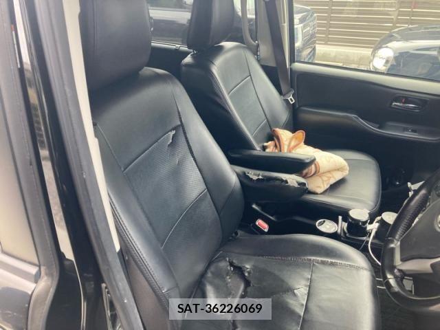 Toyota VOXY HYBRID 2015-06 7331160-10