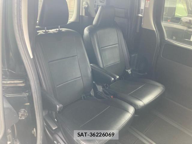 Toyota VOXY HYBRID 2015-06 7331160-11