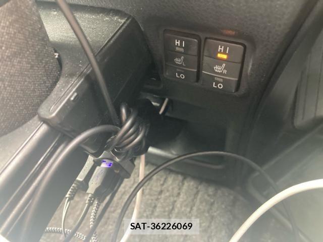 Toyota VOXY HYBRID 2015-06 7331160-19