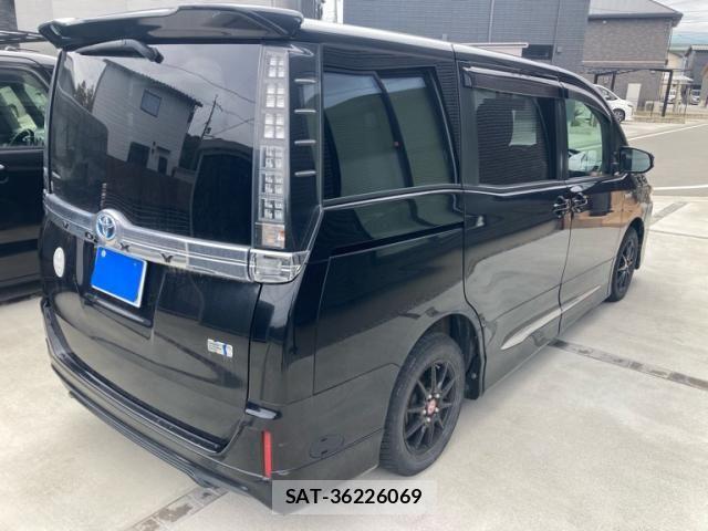 Toyota VOXY HYBRID 2015-06 7331160-2