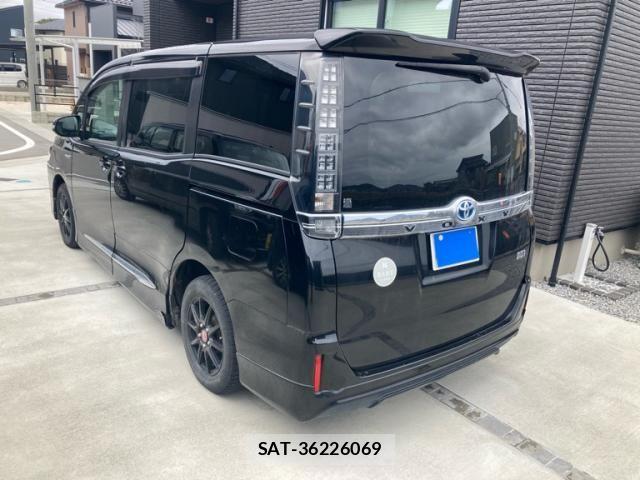 Toyota VOXY HYBRID 2015-06 7331160-3