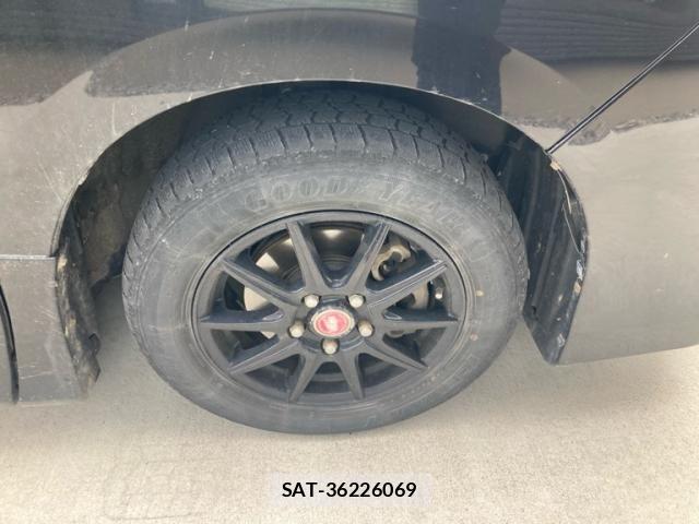 Toyota VOXY HYBRID 2015-06 7331160-4