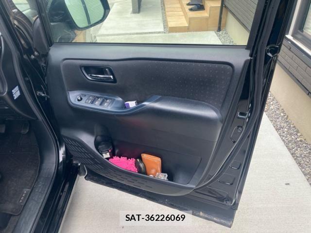 Toyota VOXY HYBRID 2015-06 7331160-8