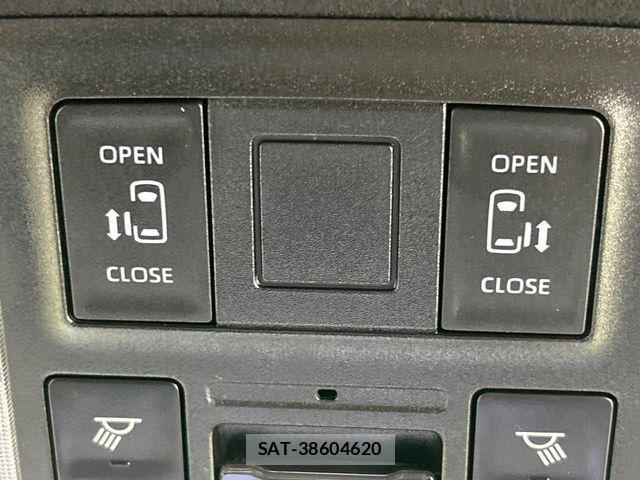Toyota VOXY HYBRID 2022-09 7331146-4