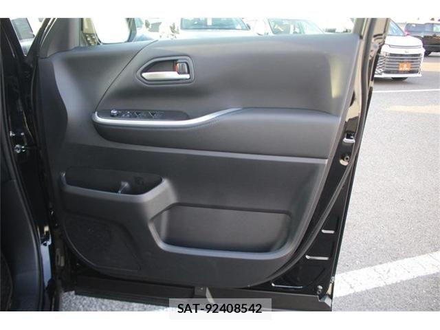 Toyota VOXY HYBRID 2025-06 7331142-17