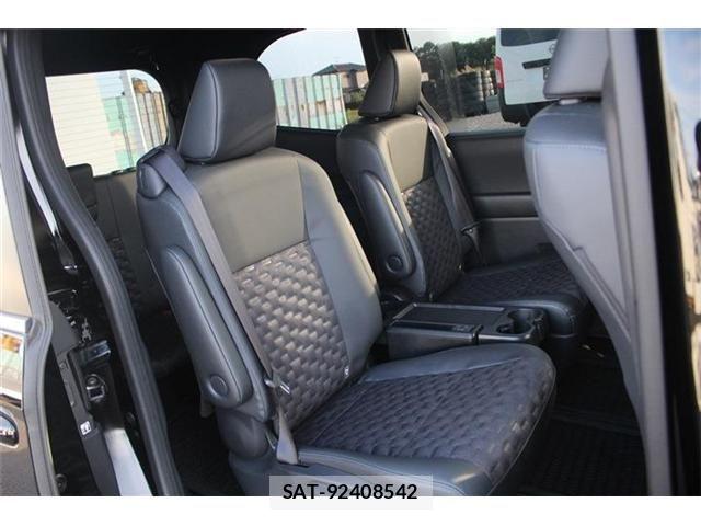 Toyota VOXY HYBRID 2025-06 7331142-19