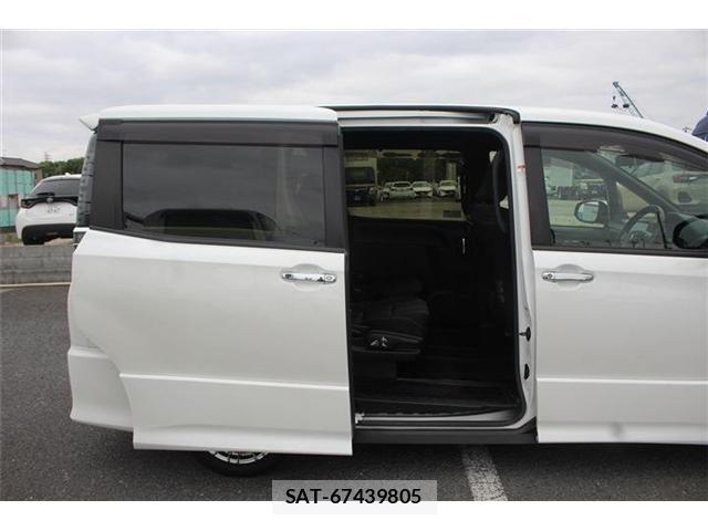 Toyota VOXY HYBRID 2018-10 7331153-18