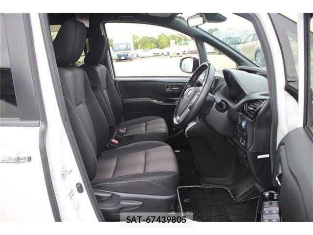 Toyota VOXY HYBRID 2018-10 7331153-19