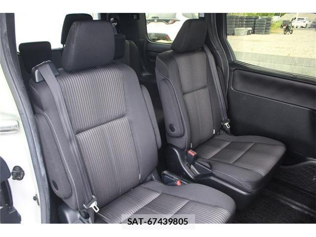 Toyota VOXY HYBRID 2018-10 7331153-20