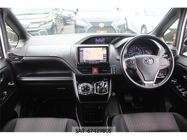 Toyota VOXY HYBRID 2018-10 7331153-22