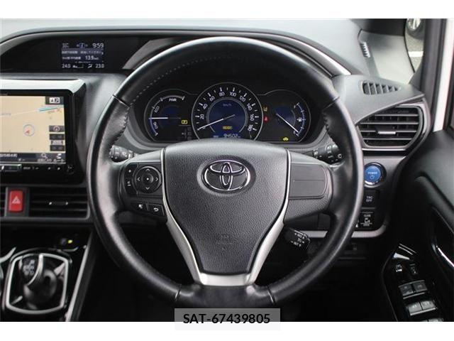 Toyota VOXY HYBRID 2018-10 7331153-23