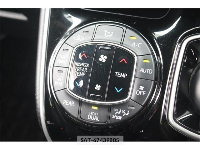 Toyota VOXY HYBRID 2018-10 7331153-24