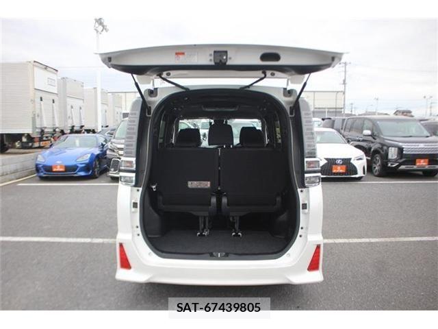 Toyota VOXY HYBRID 2018-10 7331153-25