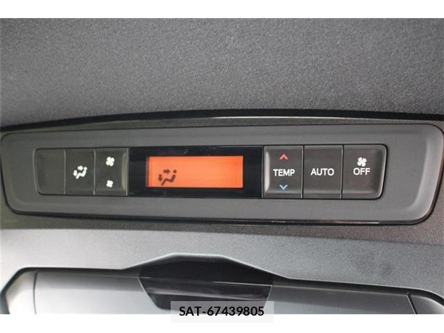Toyota VOXY HYBRID 2018-10 7331153-4