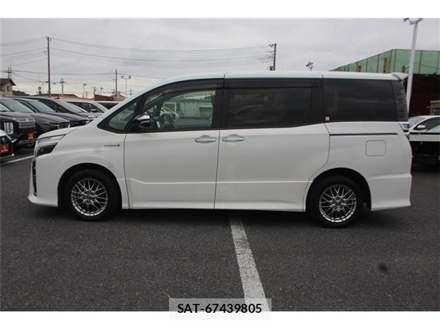 Toyota VOXY HYBRID 2018-10 7331153-7