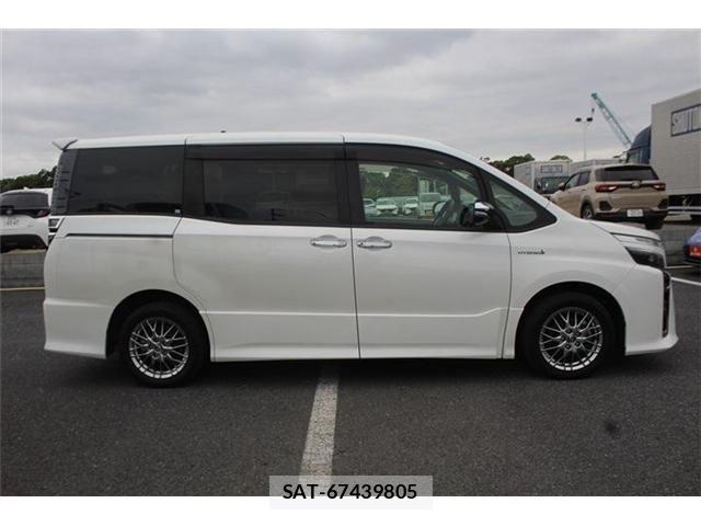 Toyota VOXY HYBRID 2018-10 7331153-8